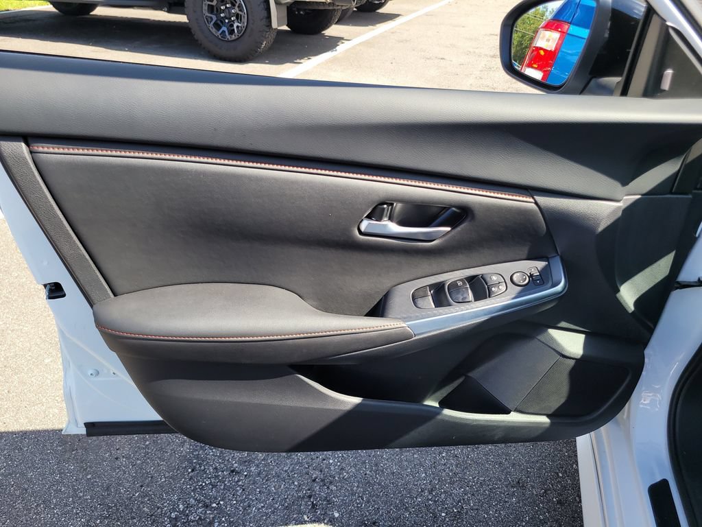 Used 2025 Nissan Sentra SR FWD image 14