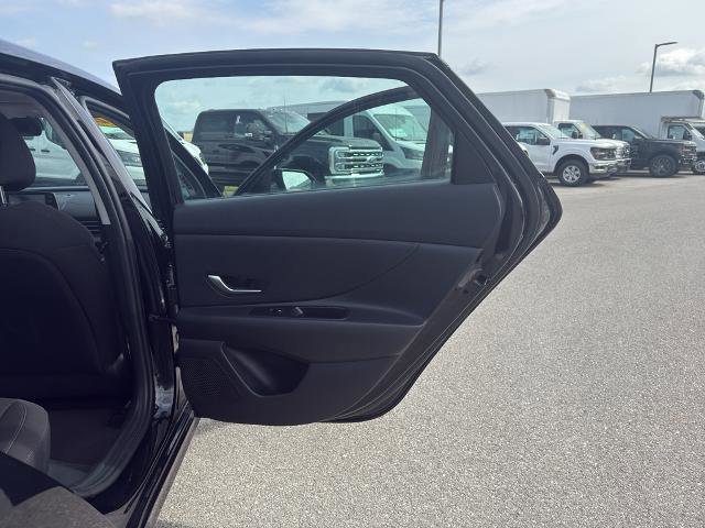 Used 2023 Hyundai Elantra SEL FWD image 17