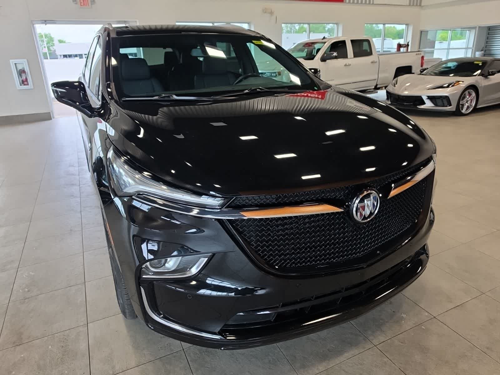 Used 2023 Buick Enclave Essence w/ Sport Touring Edition FWD image 4