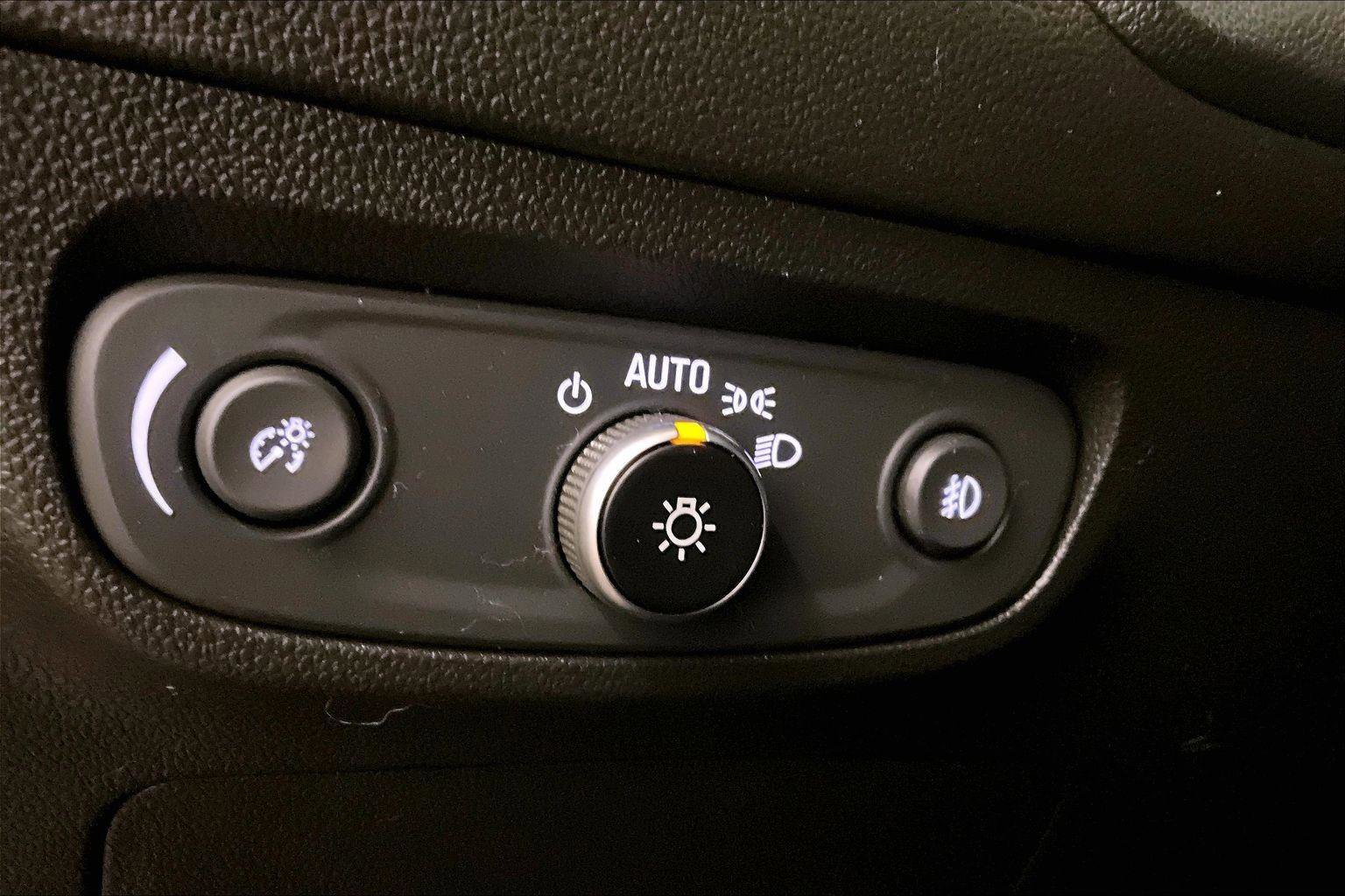 Used 2021 Buick Encore GX Select image 30