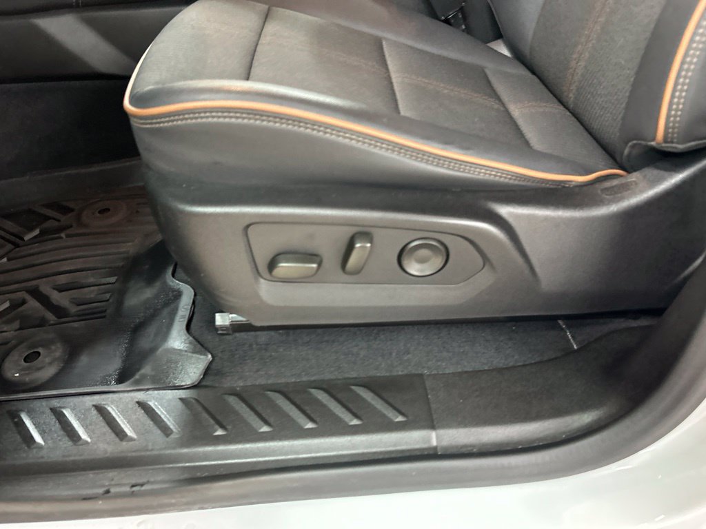 Used 2024 GMC Canyon AT4 w/ Canyon Safety Plus Package AWD/4WD image 11