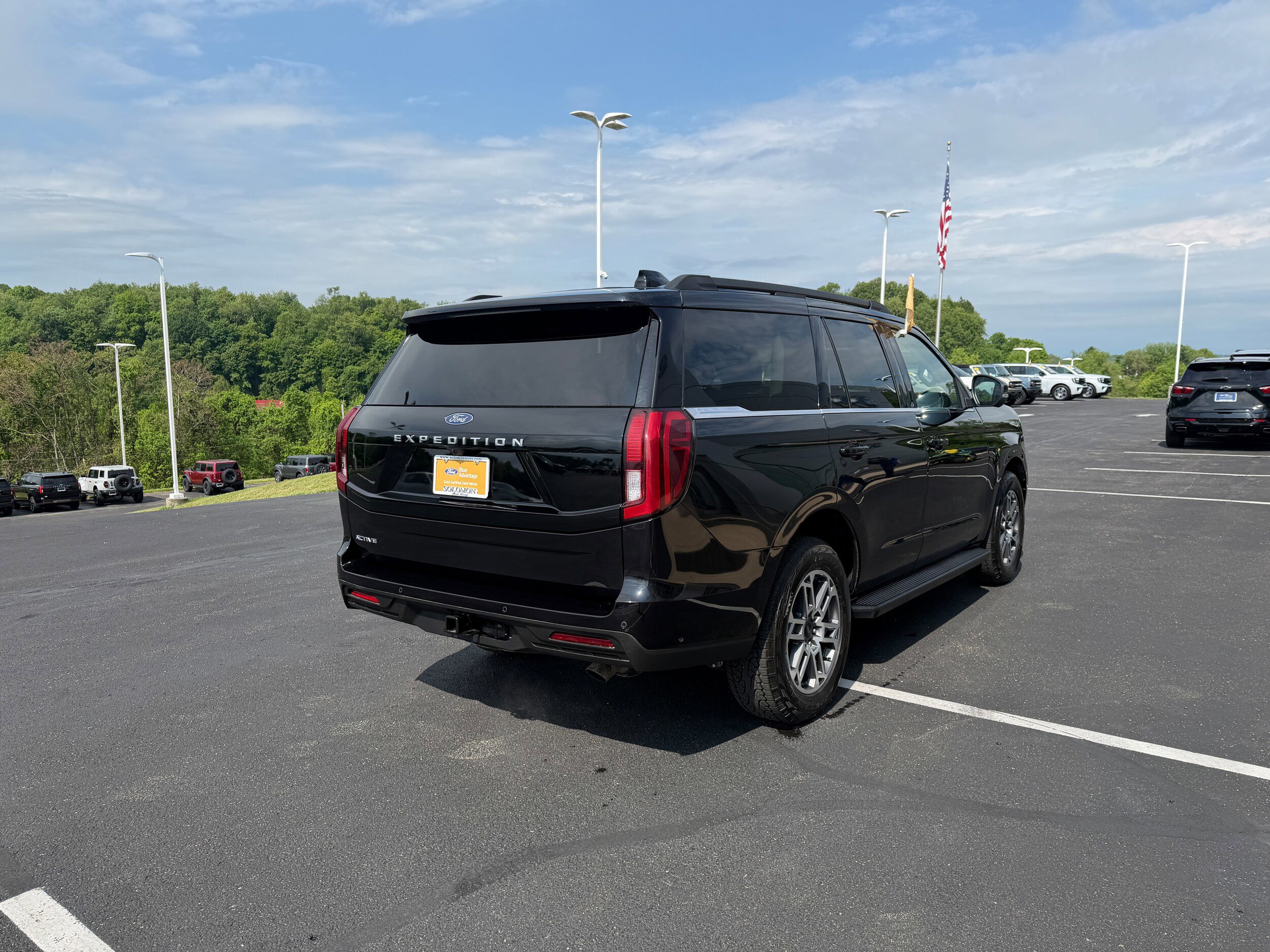 Certified 2025 Ford Expedition Active AWD/4WD image 6