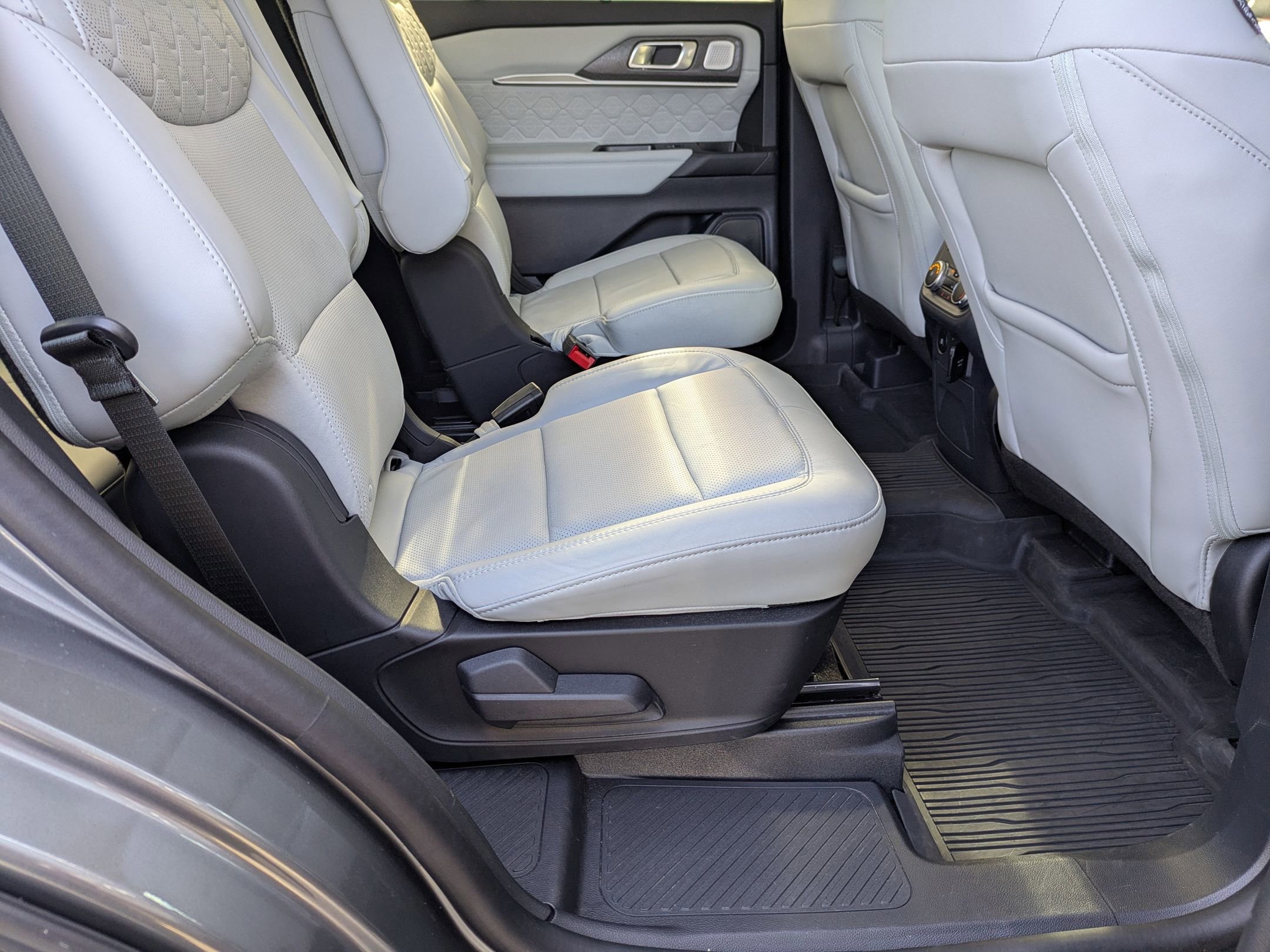 Certified 2025 Ford Explorer Platinum w/ Ultimate Package image 39