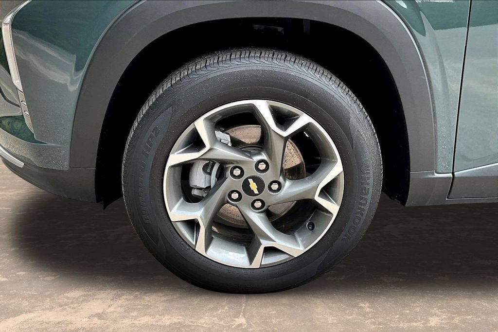 Used 2025 Chevrolet Trax LT FWD image 36