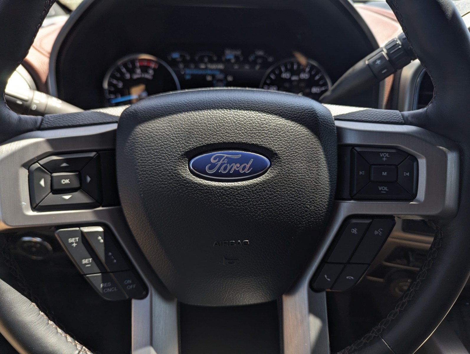 Certified 2022 Ford F350 Platinum AWD/4WD image 12