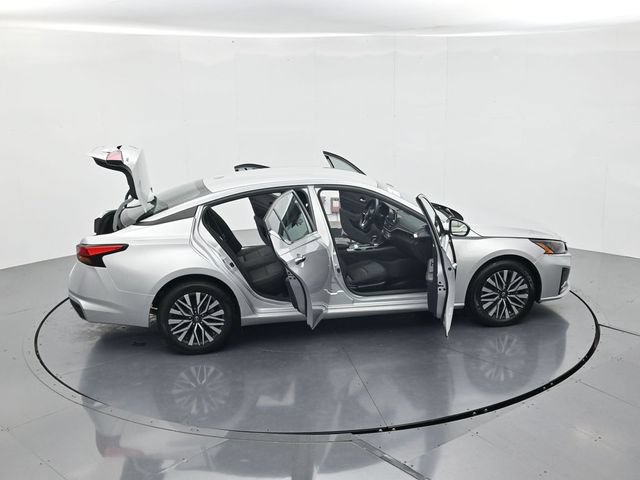 Used 2024 Nissan Altima 2.5 SV FWD image 46