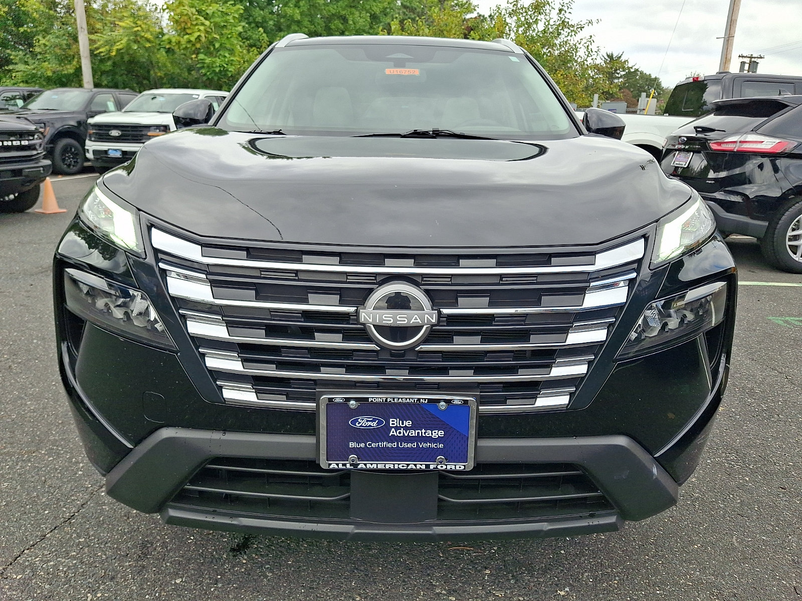 Used 2025 Nissan Rogue SV w/ SV Premium Package FWD image 3
