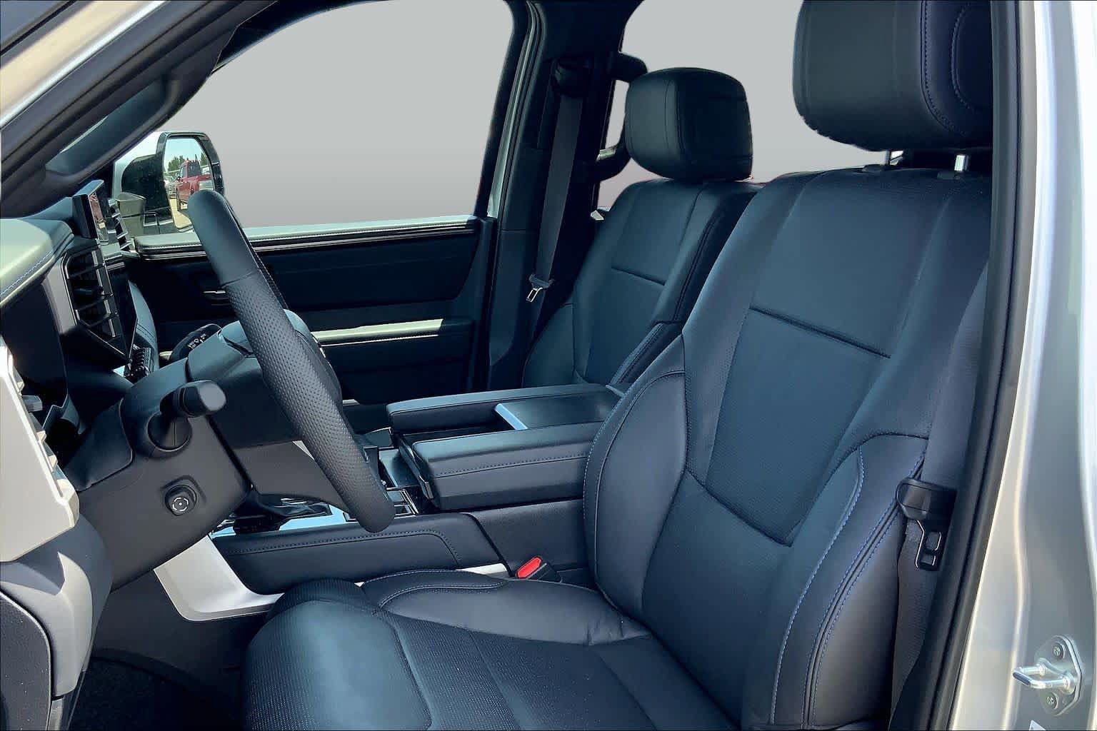 Used 2026 Toyota Tundra Platinum AWD/4WD image 8
