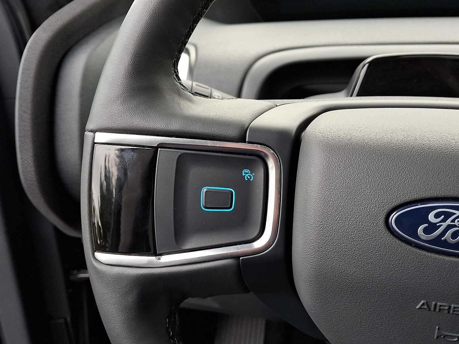 Certified 2025 Ford Expedition Active AWD/4WD image 24