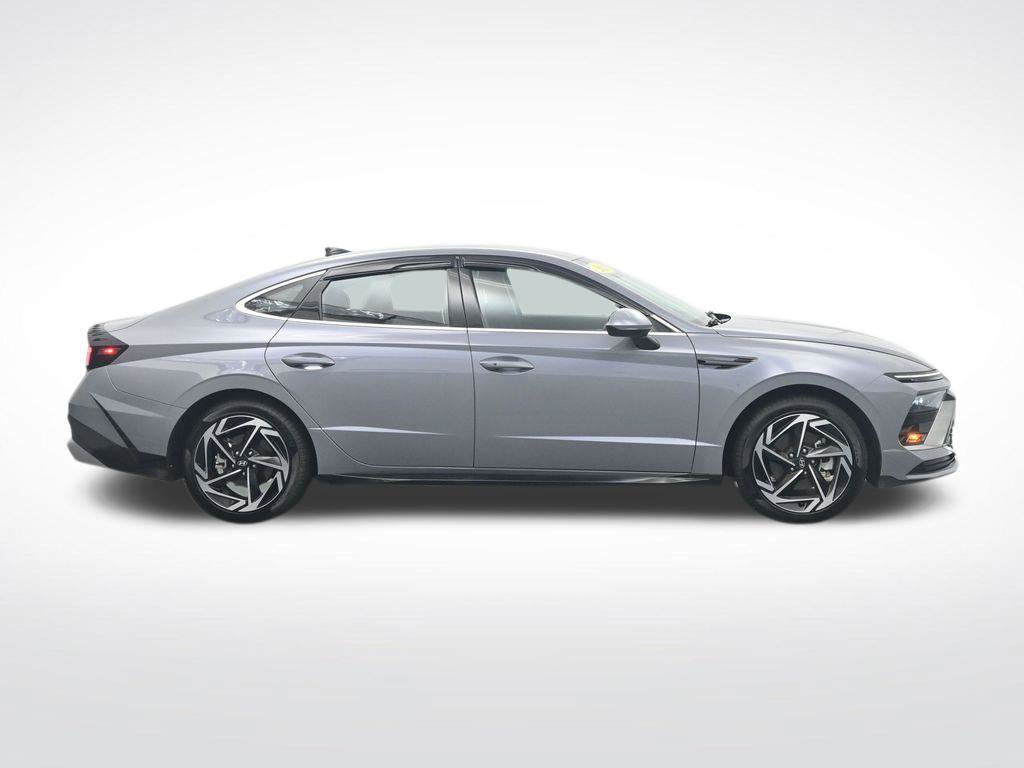 Used 2026 Hyundai Sonata SEL FWD image 4