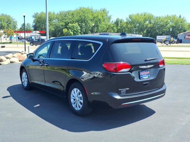 Used 2019 Chrysler Pacifica Touring Plus w/ Advanced Safetytec Group FWD image 4