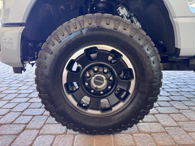 Certified 2025 Ford F250 Lariat w/ Tremor Off-Road Package AWD/4WD image 30