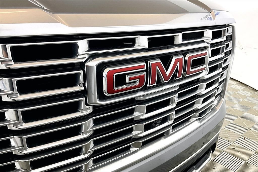 Used 2025 GMC Yukon Denali AWD/4WD image 24