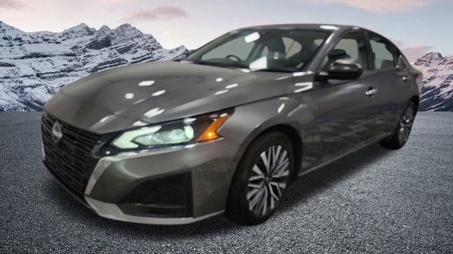 Used 2024 Nissan Altima 2.5 SV image 1