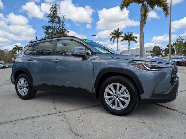 Used 2023 Toyota Corolla Cross LE w/ Moonroof Package image 7