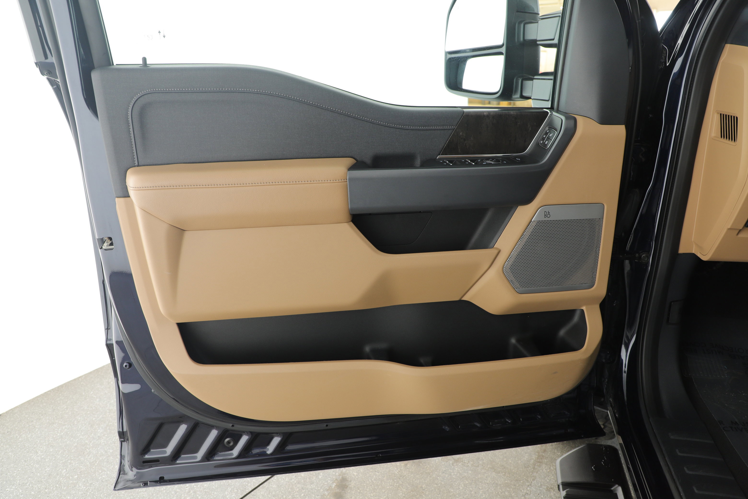 Certified 2024 Ford F250 Lariat w/ Lariat Ultimate Package image 15