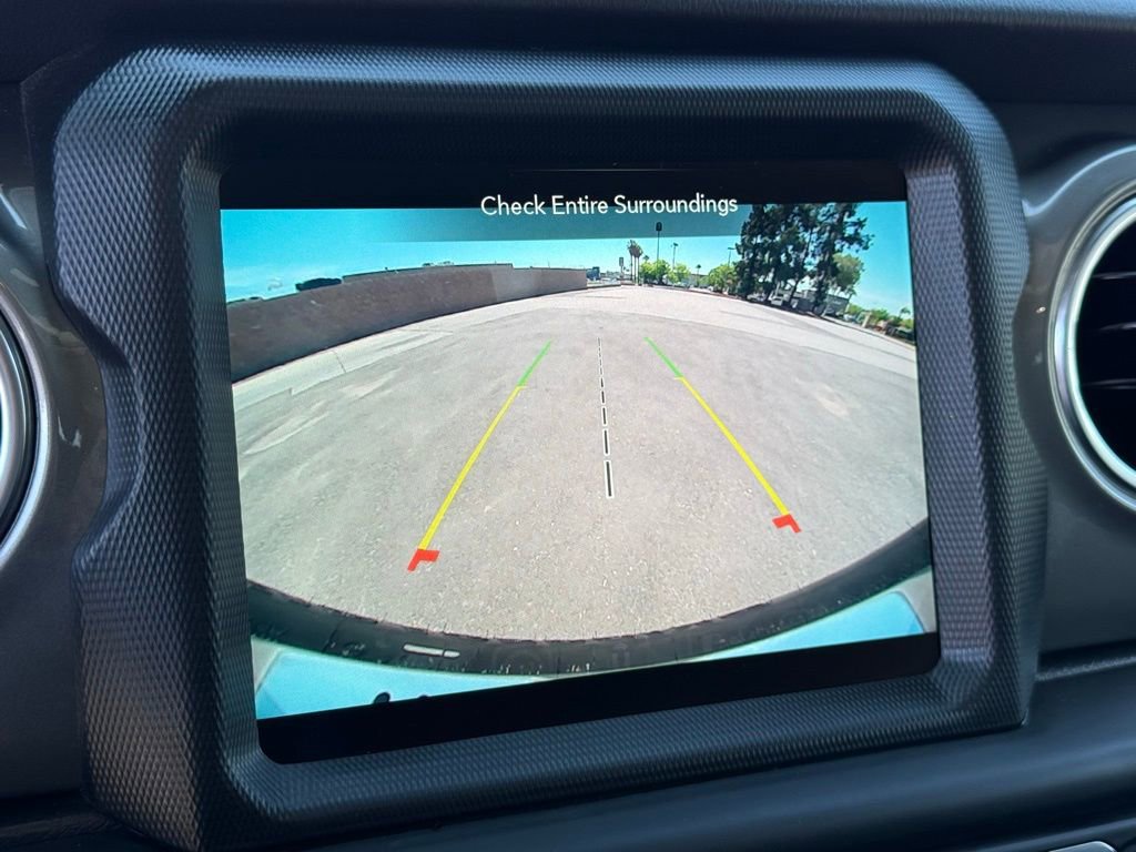 Used 2022 Jeep Wrangler Unlimited Sahara AWD/4WD image 10