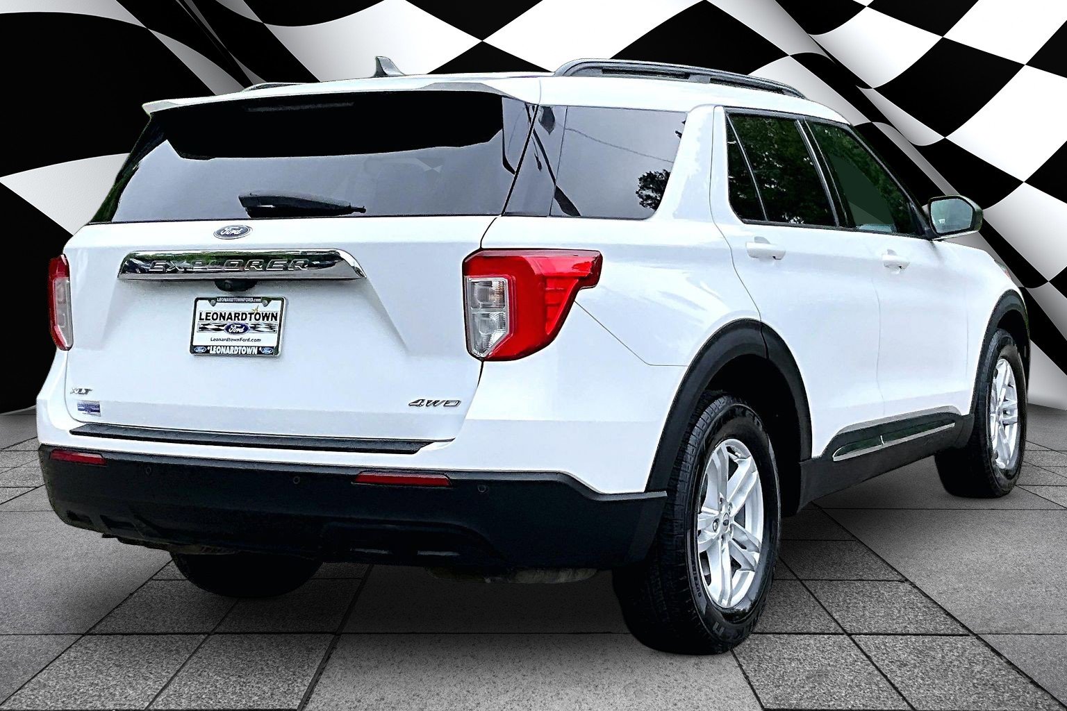 Certified 2021 Ford Explorer XLT AWD/4WD image 2