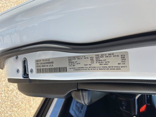Used 2024 Jeep Grand Cherokee L Altitude AWD/4WD image 21