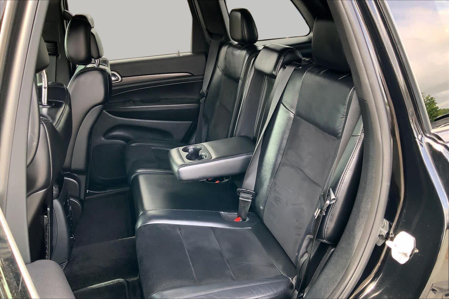Used 2018 Jeep Grand Cherokee Altitude AWD/4WD image 19