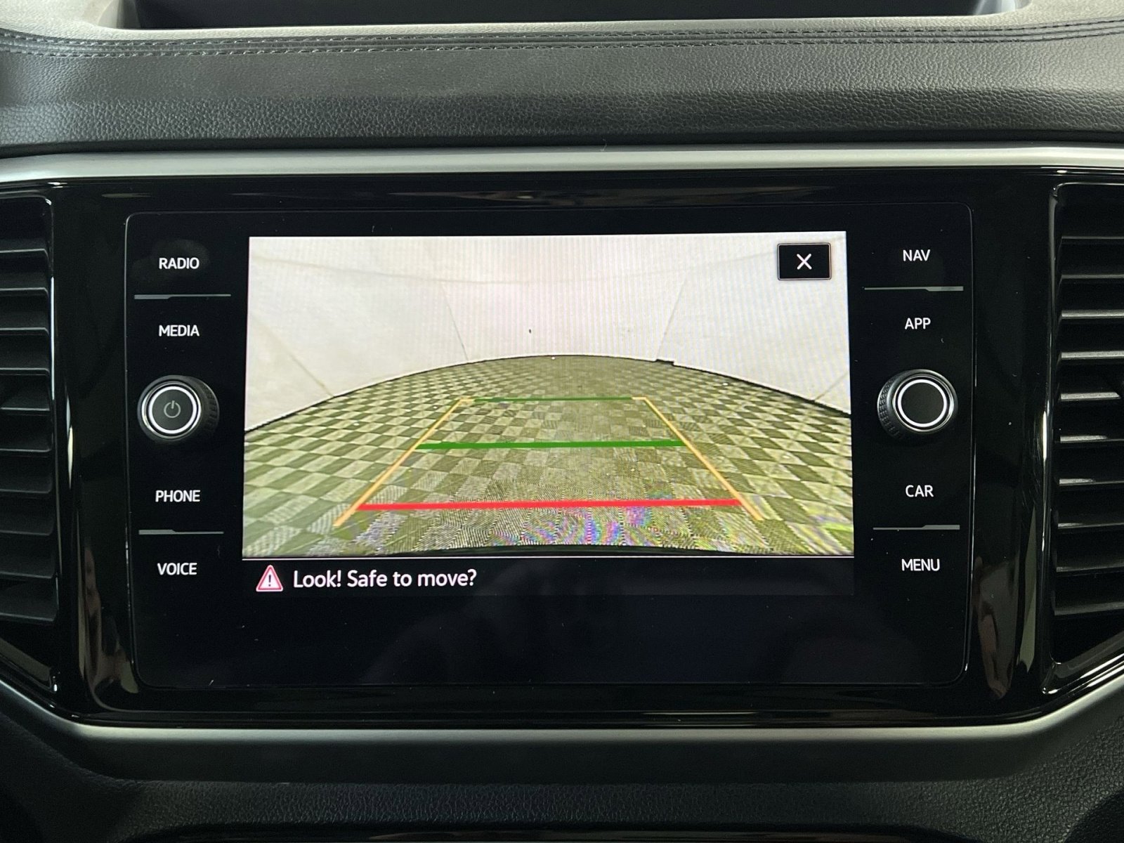 Used 2022 Volkswagen Atlas SEL Premium image 19