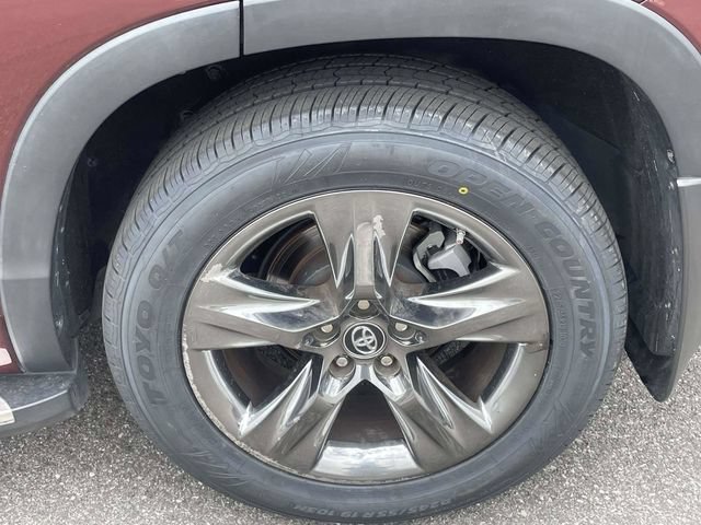 Used 2017 Toyota Highlander Limited Platinum AWD/4WD image 11