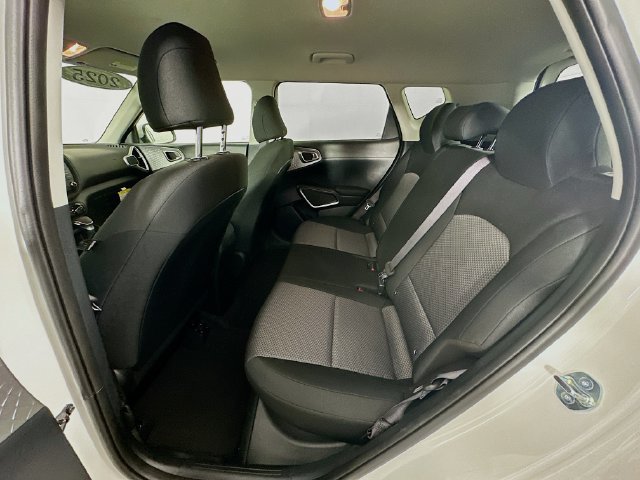 Used 2025 Kia Soul LX w/ LX Technology Package FWD image 28