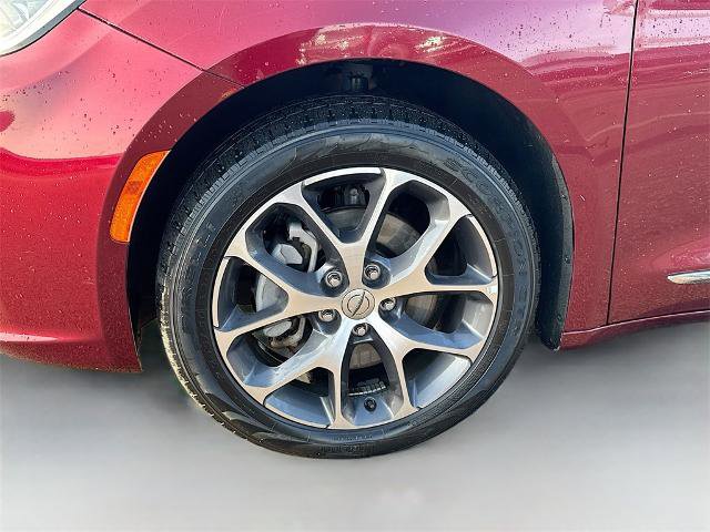 Used 2021 Chrysler Pacifica Limited image 24