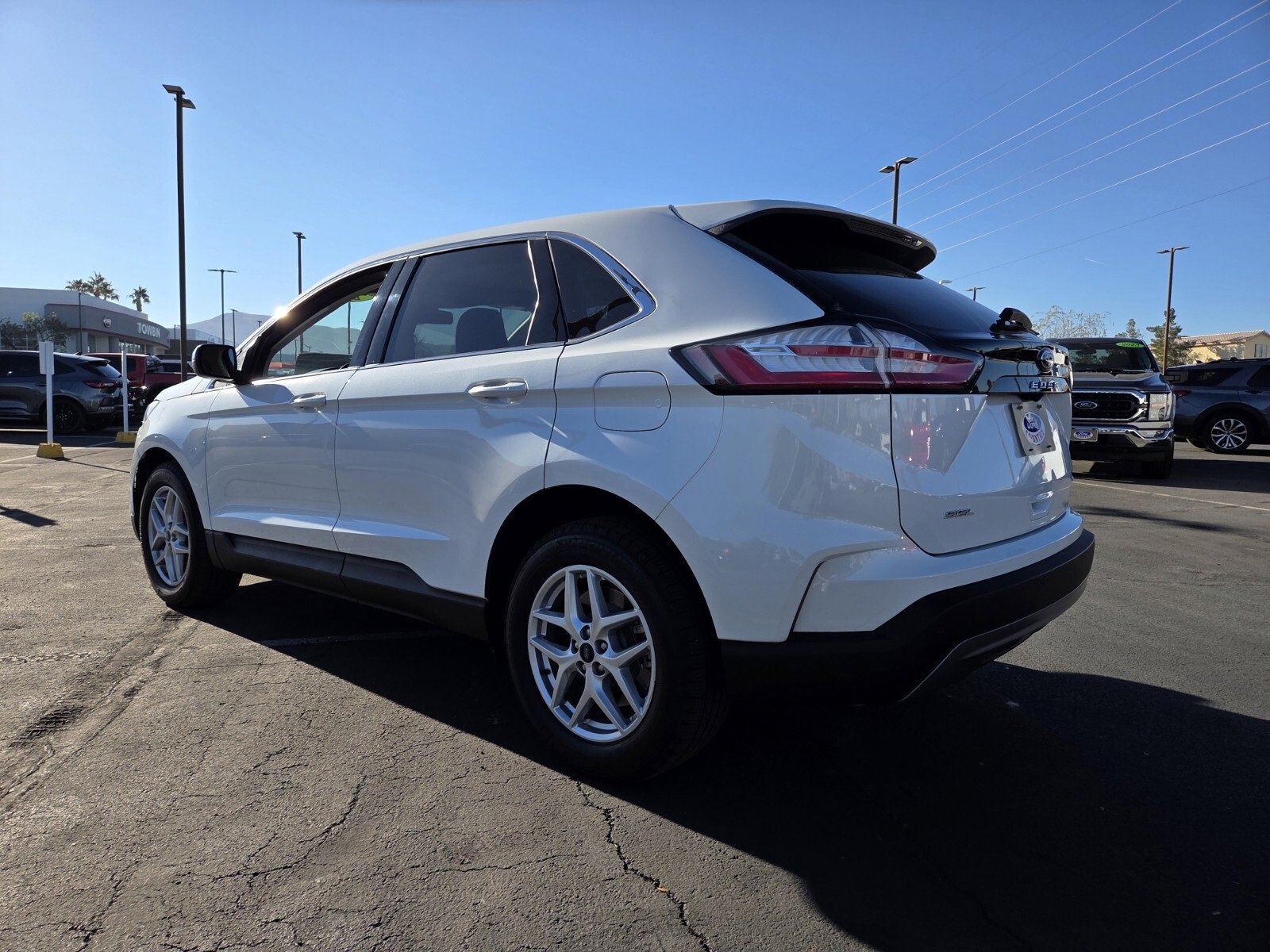 Certified 2022 Ford Edge SEL w/ Convenience Package image 4