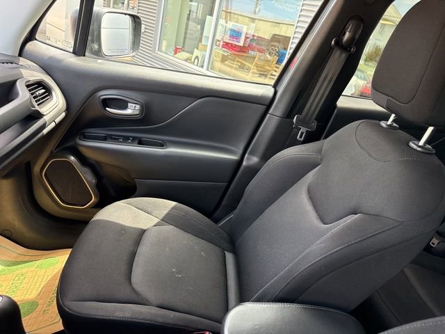 Used 2023 Jeep Renegade Latitude AWD/4WD image 27