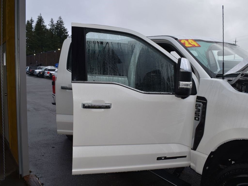 Certified 2024 Ford F350 Platinum image 33