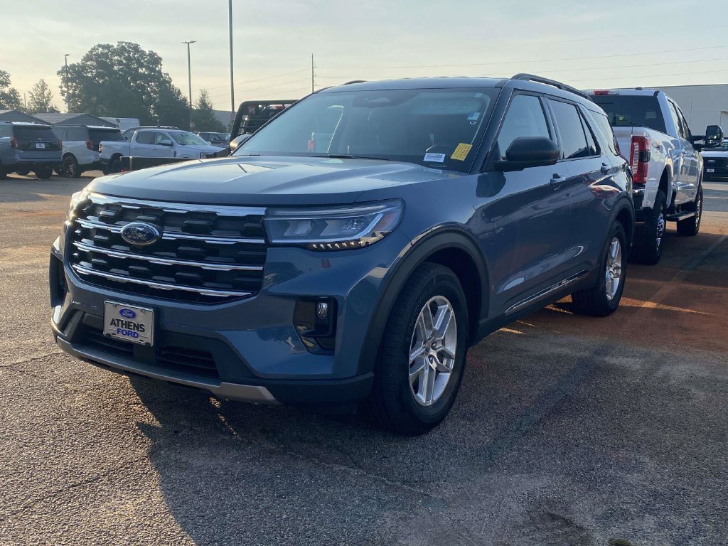 Certified 2025 Ford Explorer Active w/ Active Comfort Package RWD image 3