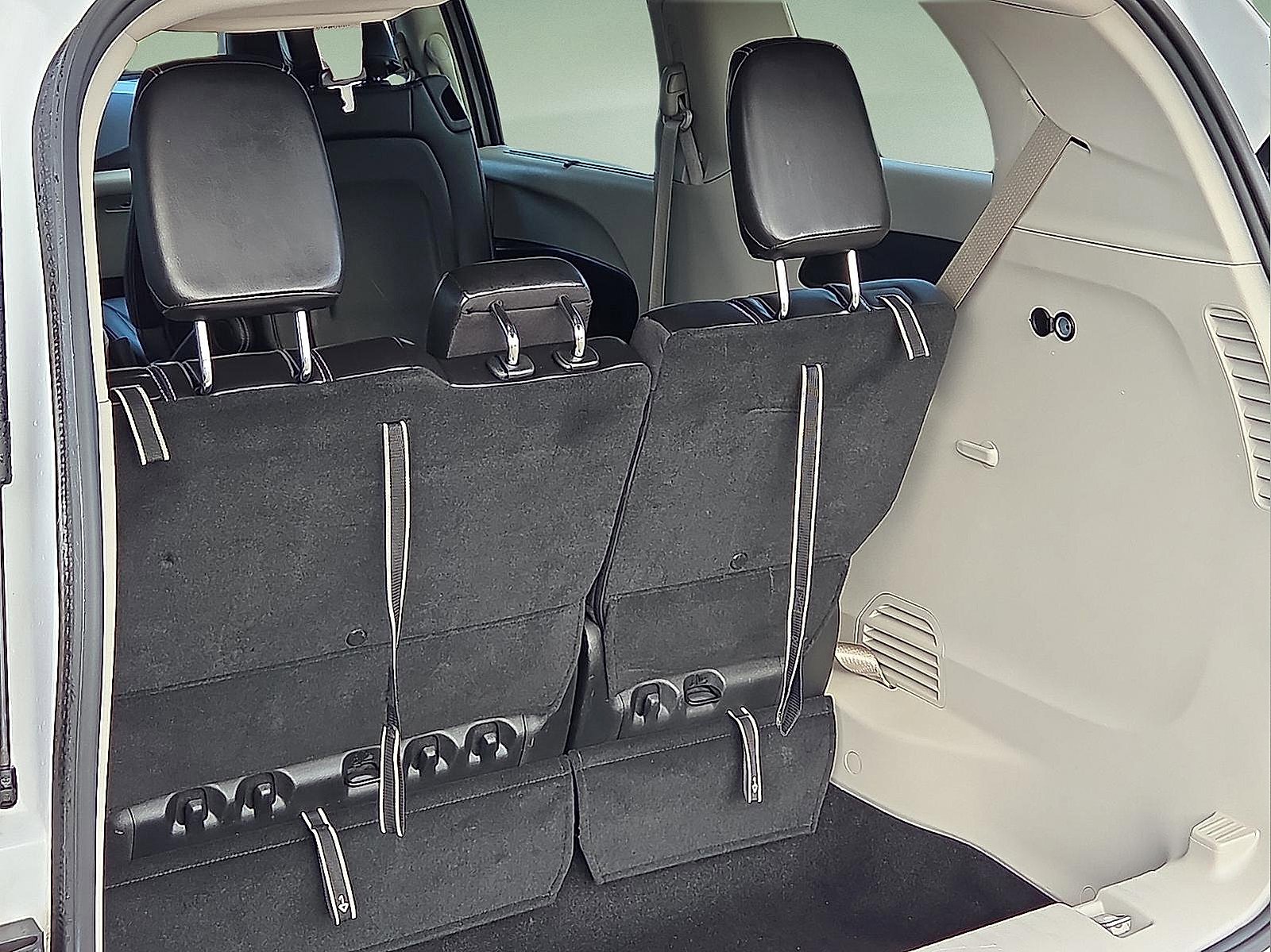 Used 2024 Chrysler Pacifica Touring-L image 8