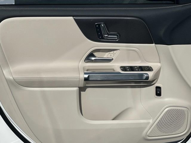 Used 2023 Mercedes-Benz EQB 300 4MATIC image 22