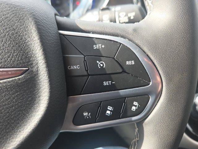 Used 2023 Chrysler Pacifica Touring-L FWD image 42