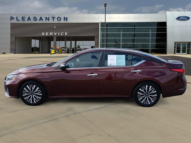 Used 2025 Nissan Altima 2.5 SV FWD image 2
