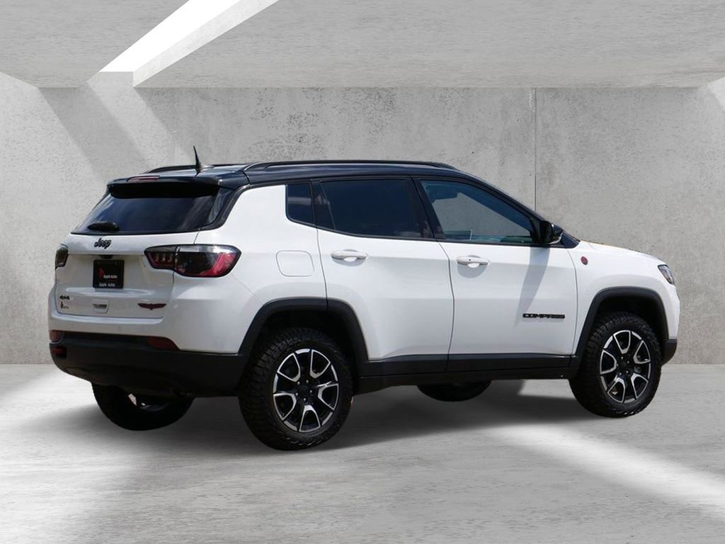 Used 2024 Jeep Compass Trailhawk AWD/4WD image 3