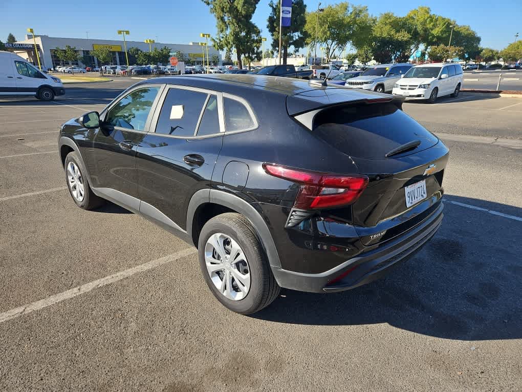 Used 2026 Chevrolet Trax LS FWD image 5