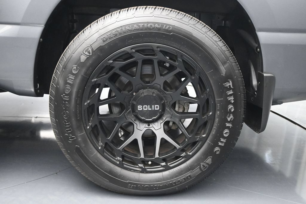 Used 2019 Nissan Titan SV w/ SV Convenience Package RWD image 21