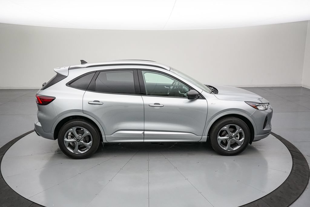 Certified 2024 Ford Escape ST-Line w/ Tech Pack #1 AWD/4WD image 3