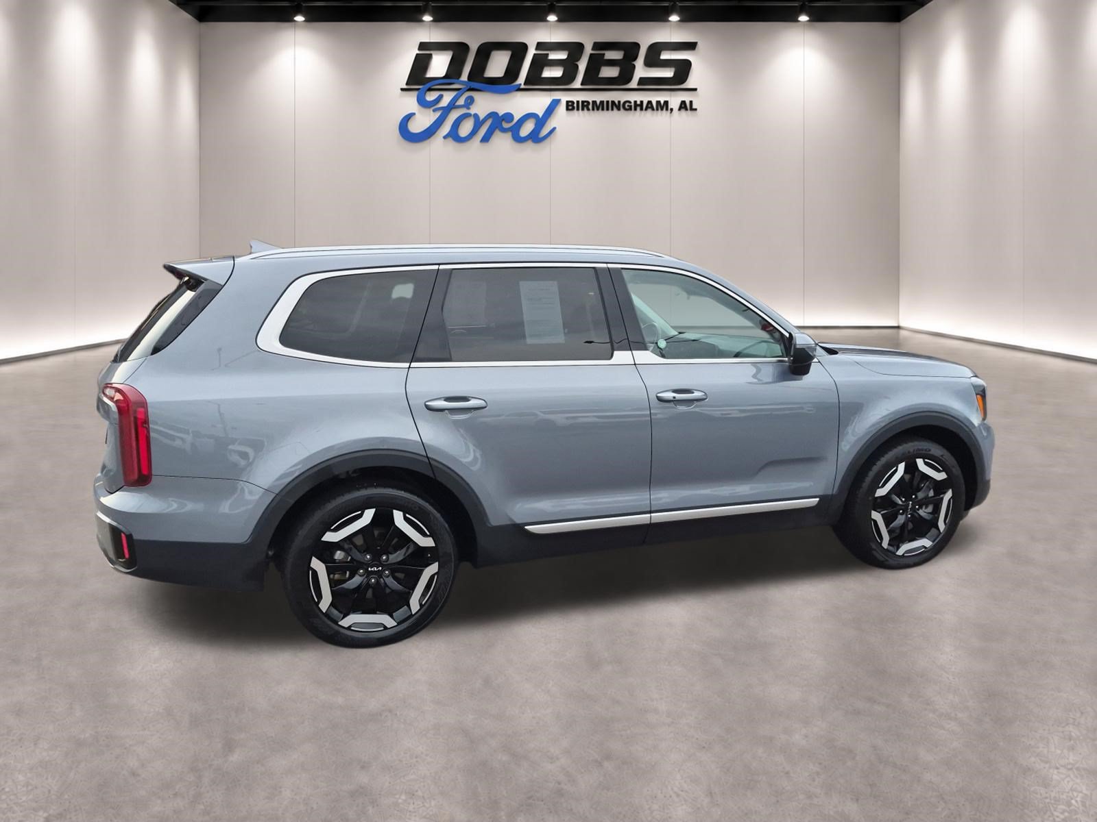 Used 2025 Kia Telluride S FWD image 4