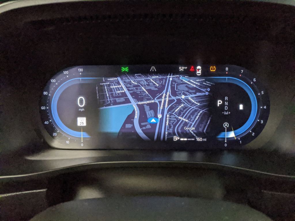 Used 2024 Volvo XC40 B5 Core image 12