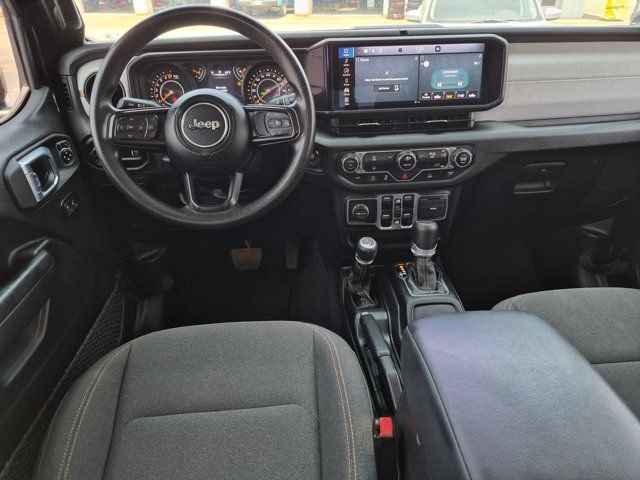 Used 2025 Jeep Gladiator Mojave AWD/4WD image 13