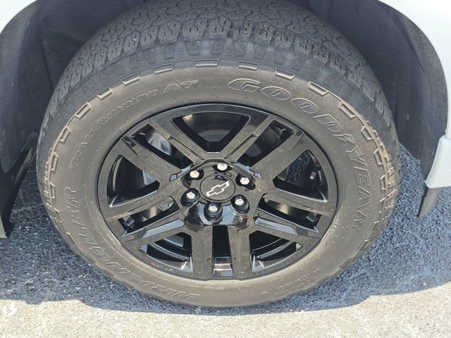 Used 2024 Chevrolet Silverado 1500 Custom w/ Turbomax Blackout Package RWD image 8