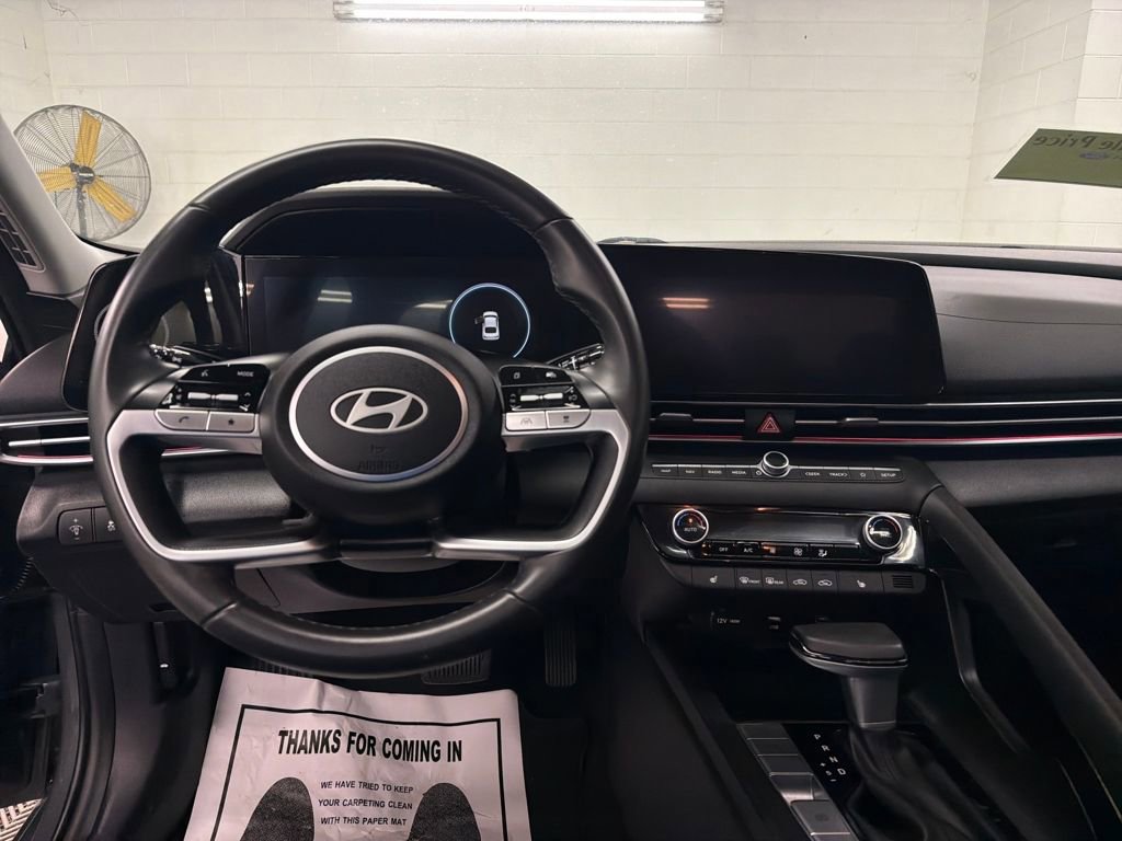 Used 2025 Hyundai Elantra SEL image 13