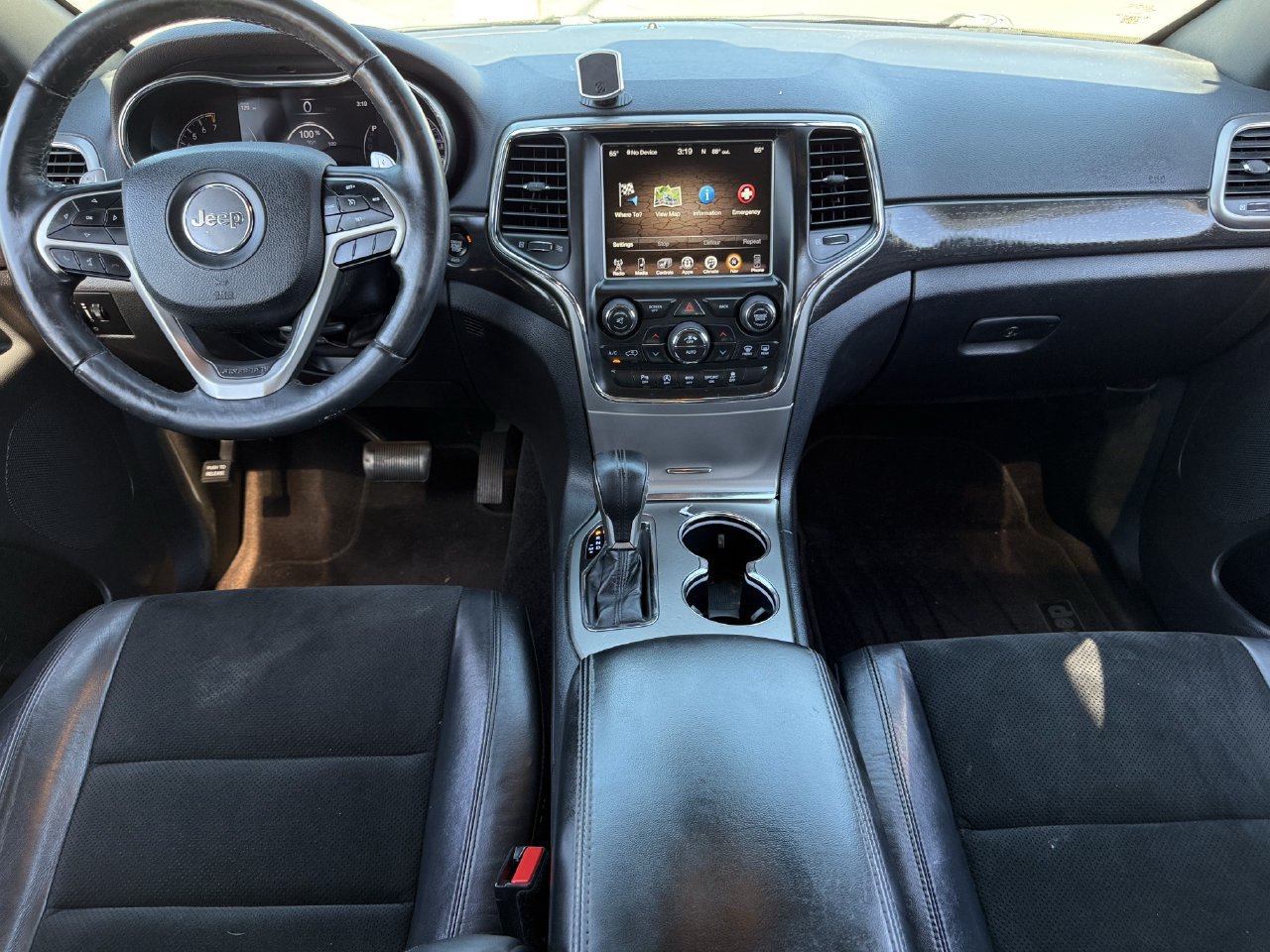 Used 2017 Jeep Grand Cherokee Altitude RWD image 9