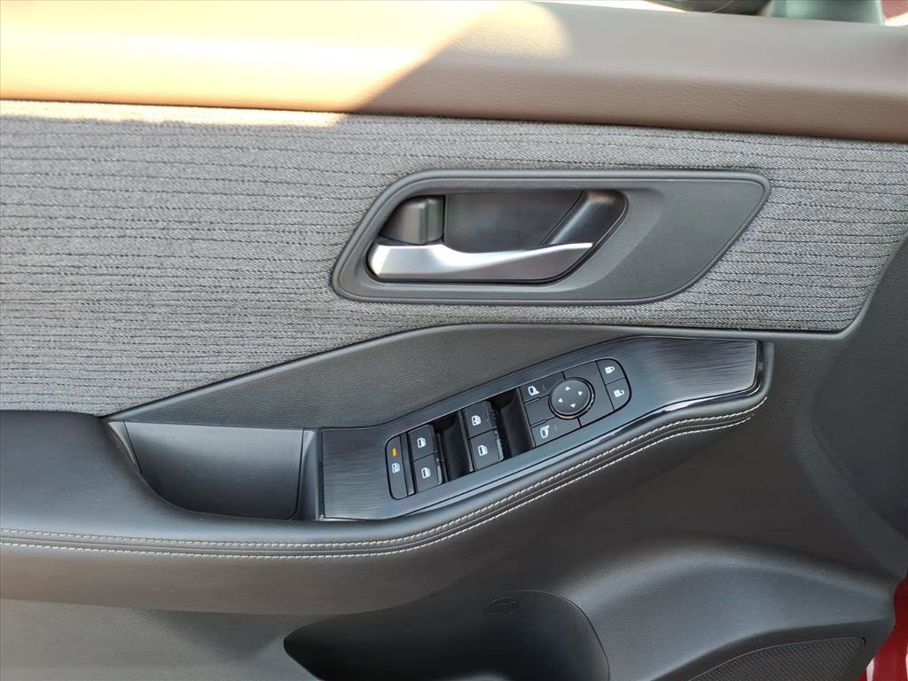 Used 2022 Nissan Rogue SV image 10