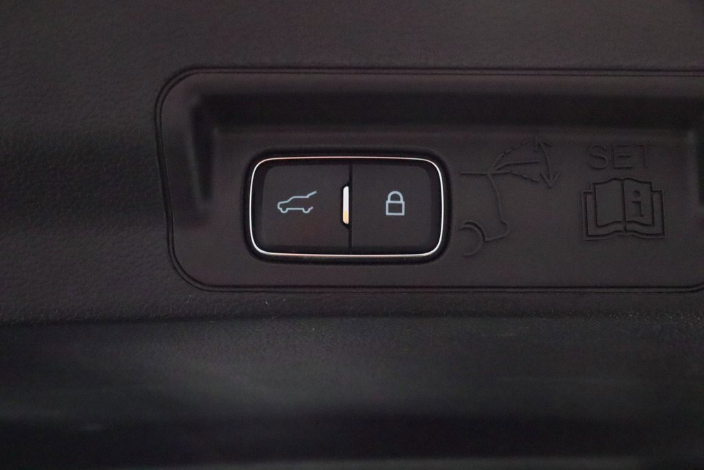 Certified 2020 Ford Explorer XLT w/ Equipment Group 202A image 21