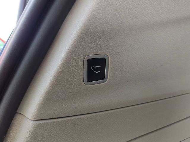 Used 2023 Chrysler Pacifica Touring-L FWD image 17