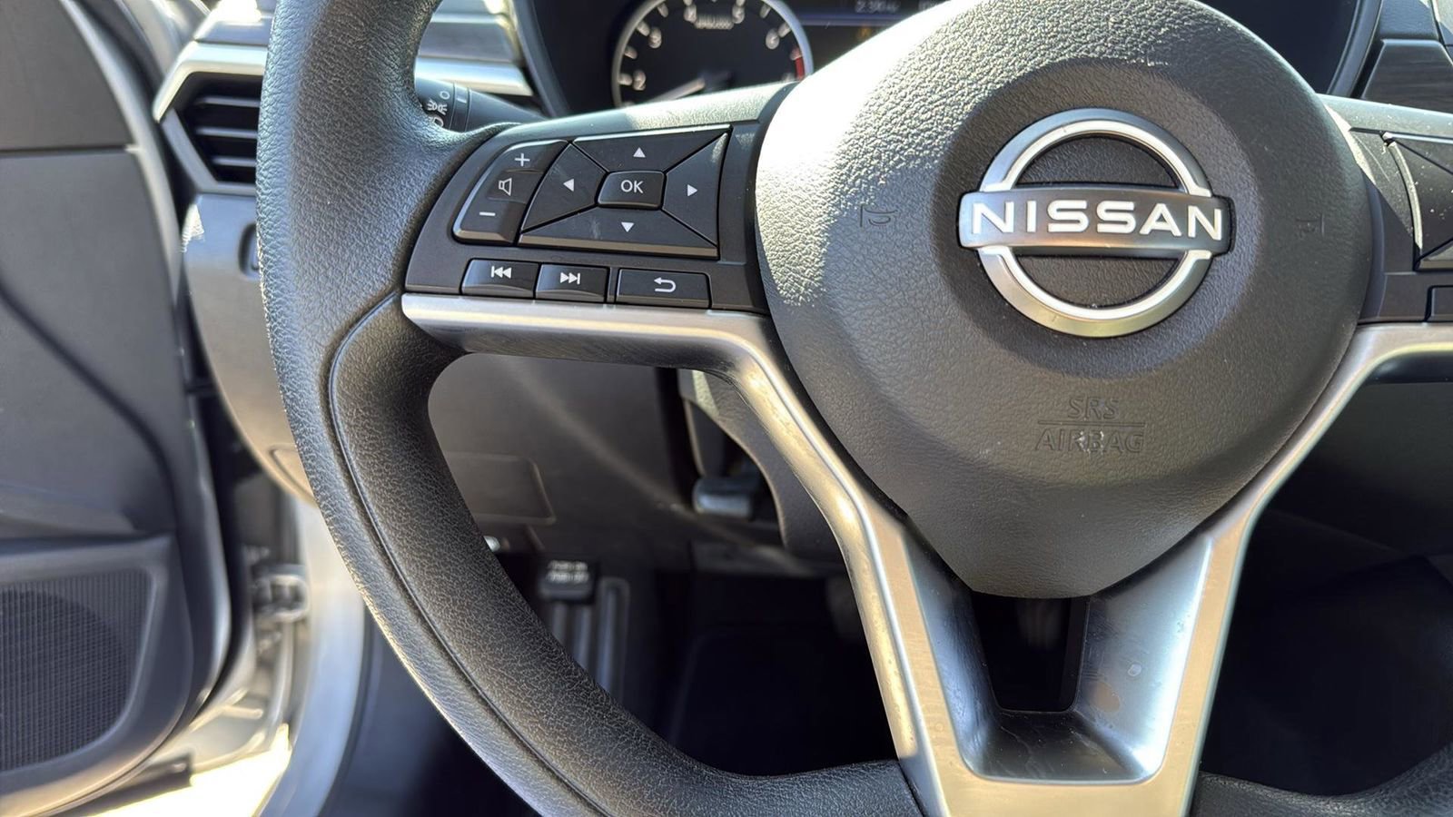 Used 2024 Nissan Altima 2.5 SV image 17